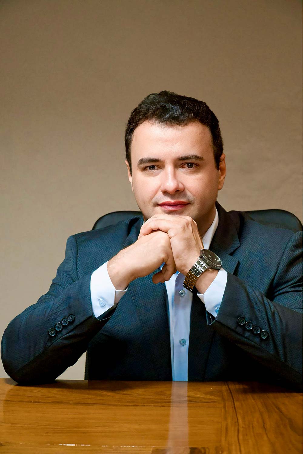 Dr Olvis Eguez Oliva